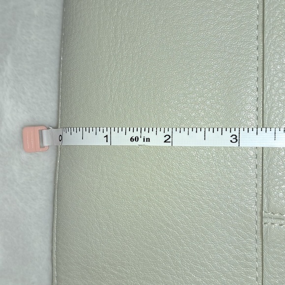 Coach Outstanding Condition - Picture 14 of 15